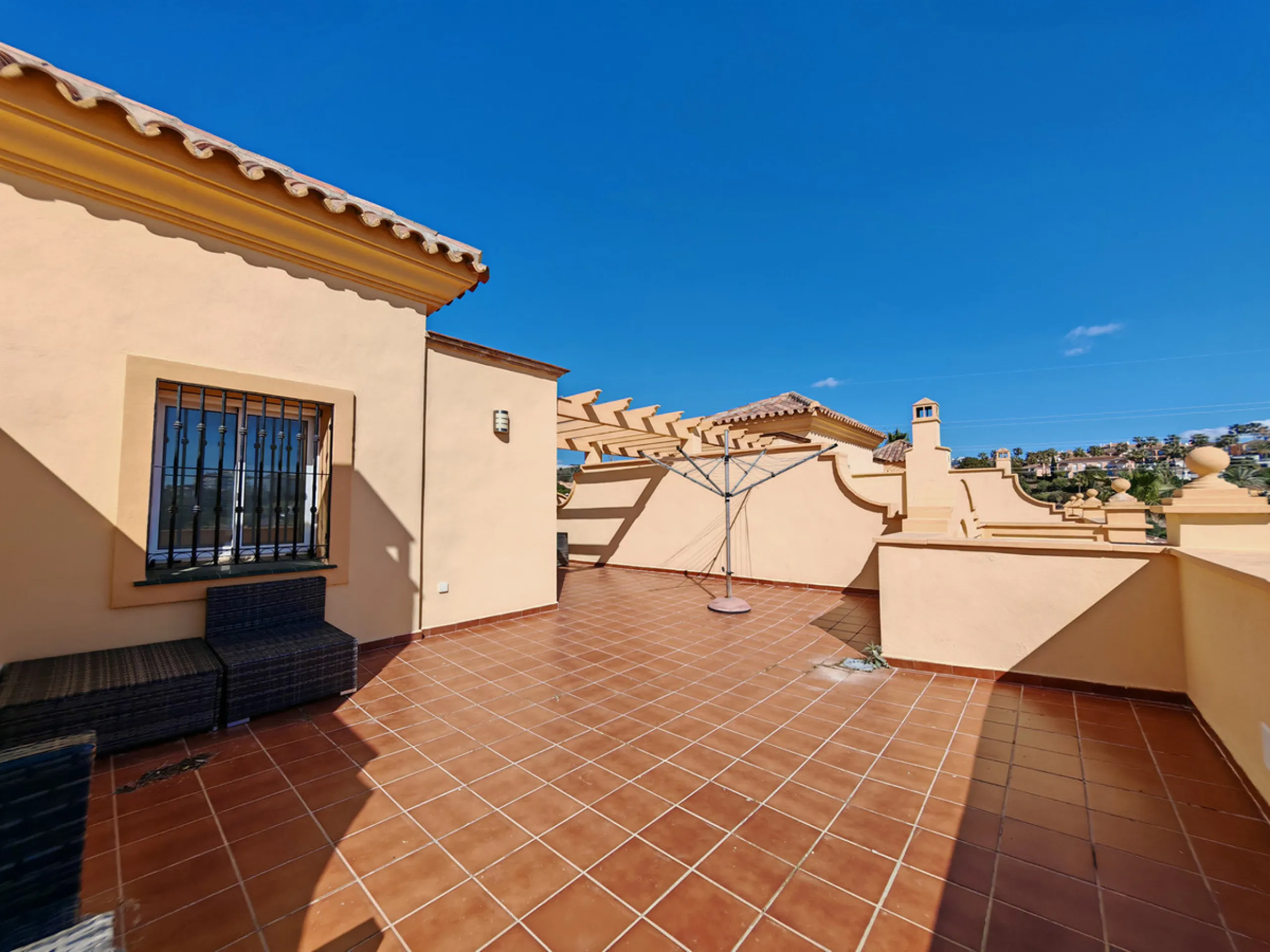 House - Townhouse в продаже в Mijas, Málaga. В доме 4 спален и 4 ванных комнат. Площадь дома 175 м²