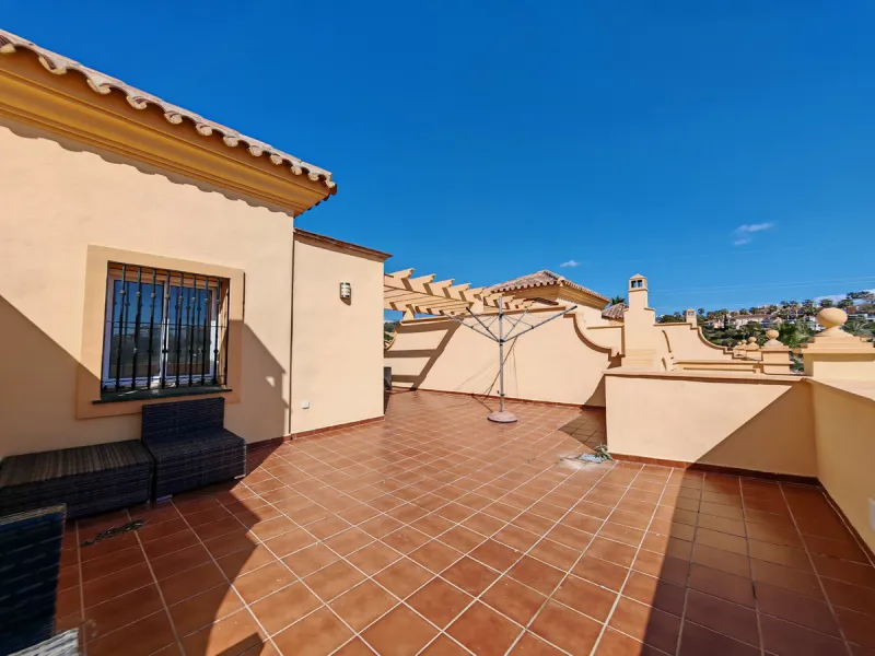 House - Townhouse в продаже в Mijas, Málaga. В доме 4 спален и 4 ванных комнат. Площадь дома 175 м²
