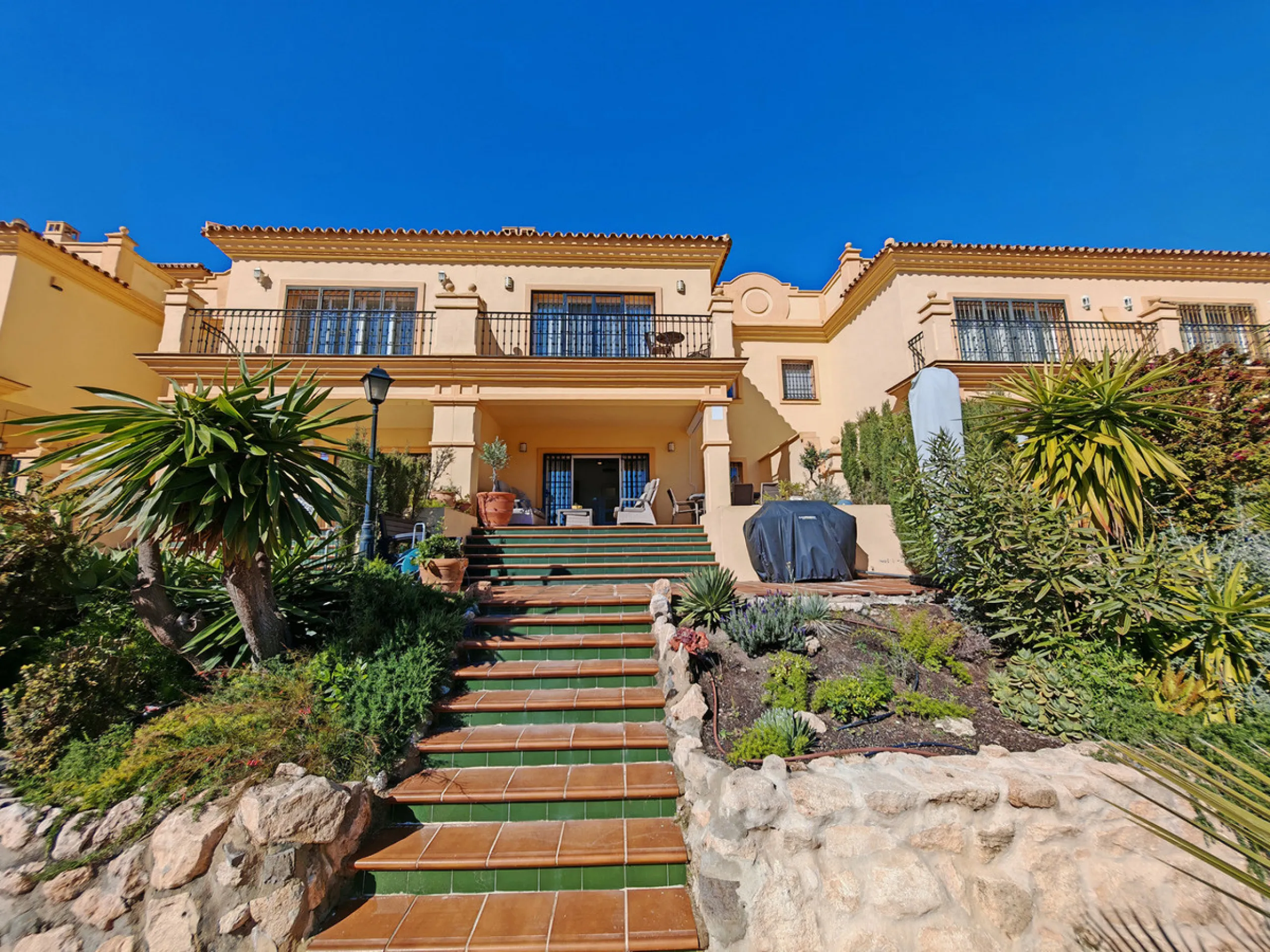 House - Townhouse в продаже в Mijas, Málaga. В доме 4 спален и 4 ванных комнат. Площадь дома 175 м²