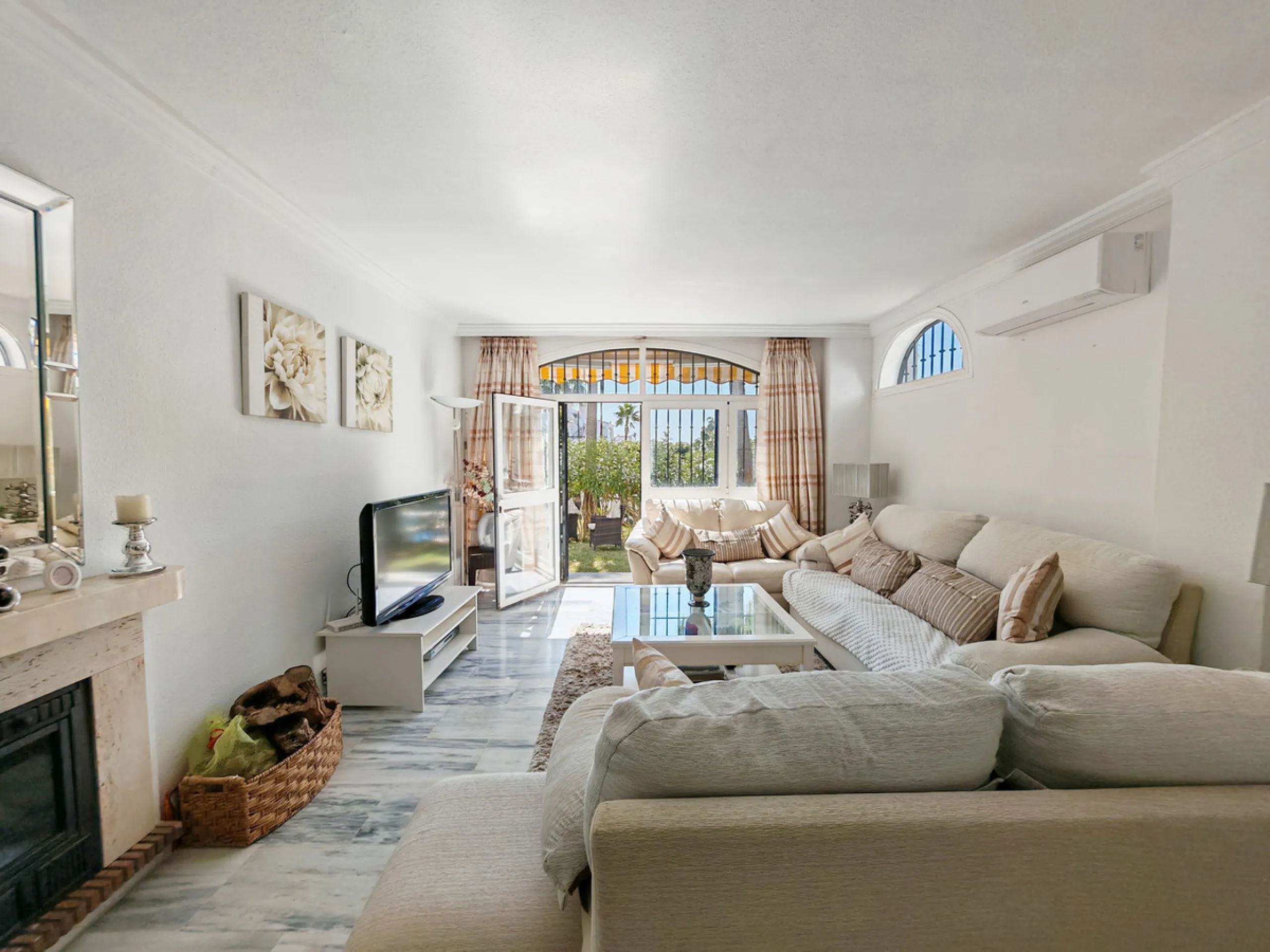 Apartment - Ground Floor Apartment в продаже в Mijas, Málaga. В доме 2 спален и 2 ванных комнат. Площадь дома 100 м²