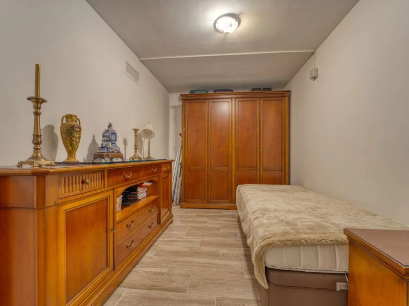House - Detached Villa в продаже в Marbella, Málaga. В доме 5 спален и 4 ванных комнат. Площадь дома 418 м². Площадь участка 551 м²