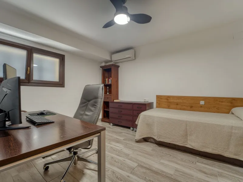 House - Detached Villa в продаже в Marbella, Málaga. В доме 5 спален и 4 ванных комнат. Площадь дома 418 м². Площадь участка 551 м²