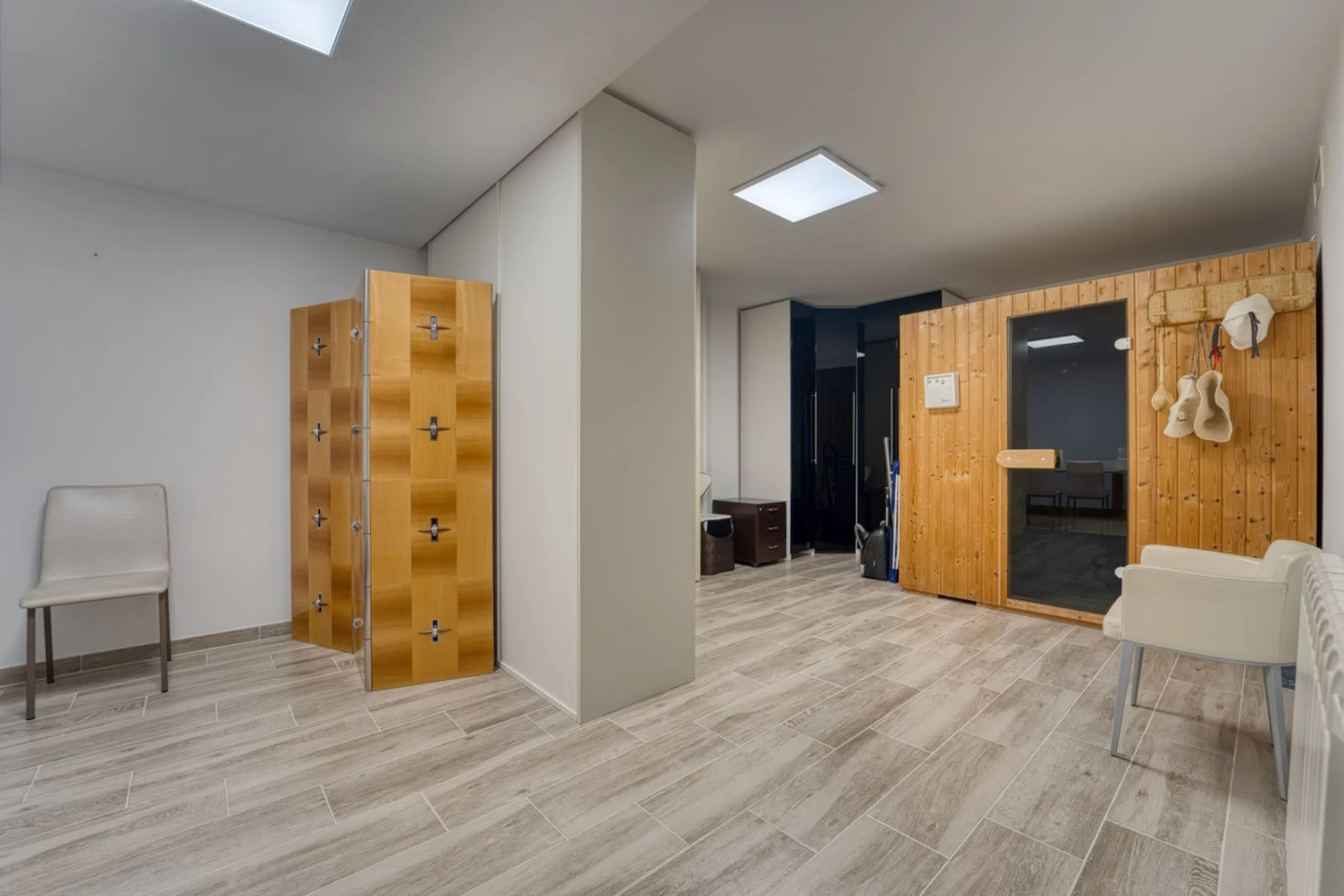 House - Detached Villa в продаже в Marbella, Málaga. В доме 5 спален и 4 ванных комнат. Площадь дома 418 м². Площадь участка 551 м²
