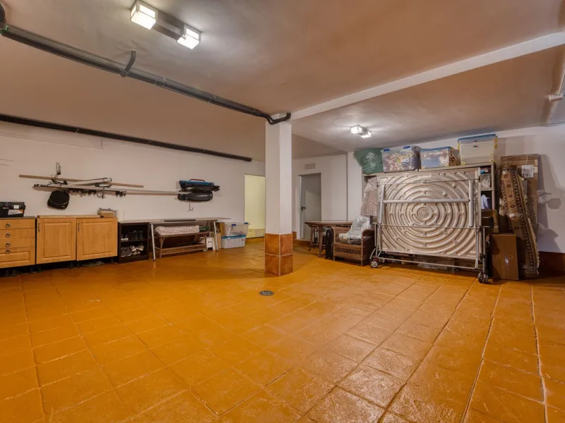House - Detached Villa в продаже в Marbella, Málaga. В доме 5 спален и 4 ванных комнат. Площадь дома 418 м². Площадь участка 551 м²
