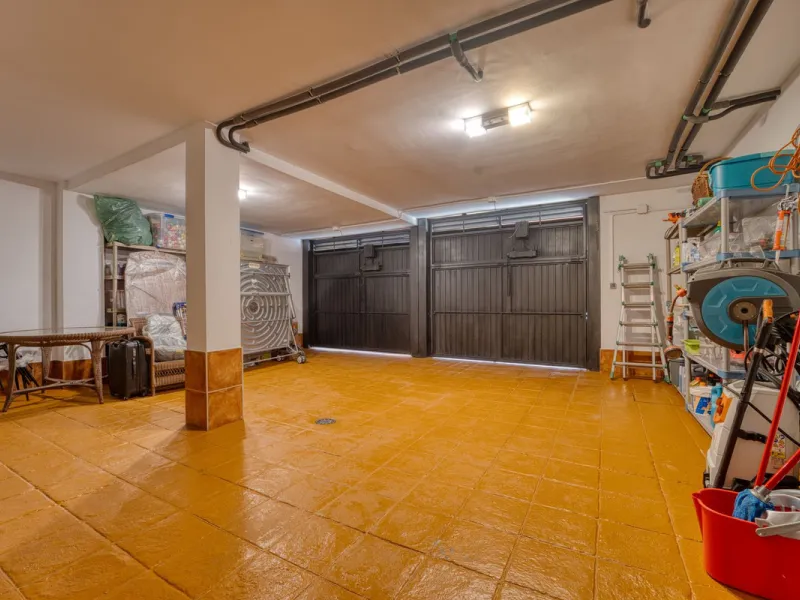 House - Detached Villa в продаже в Marbella, Málaga. В доме 5 спален и 4 ванных комнат. Площадь дома 418 м². Площадь участка 551 м²