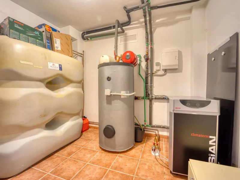 House - Detached Villa в продаже в Marbella, Málaga. В доме 5 спален и 4 ванных комнат. Площадь дома 418 м². Площадь участка 551 м²