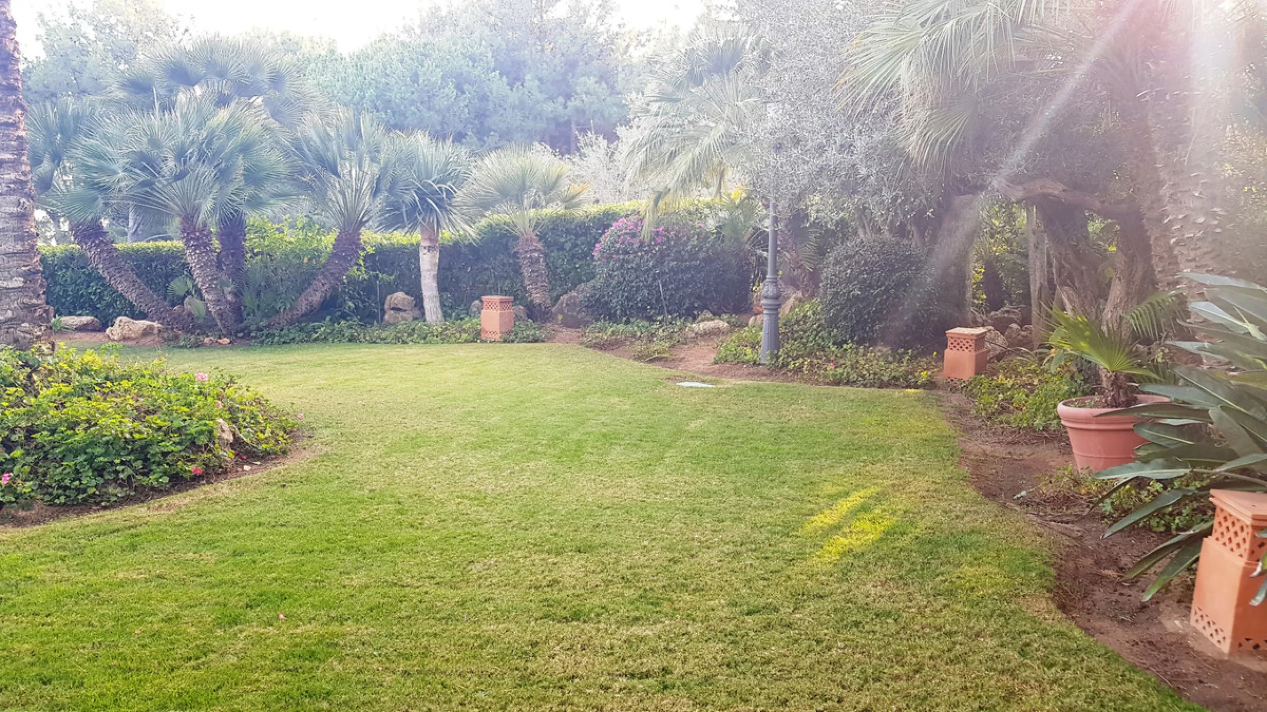 This comfortable and imposing property is located in the prestigious and secure community of Altos Reales with 24h security, manicured gardens, paddle courts and children's play area.