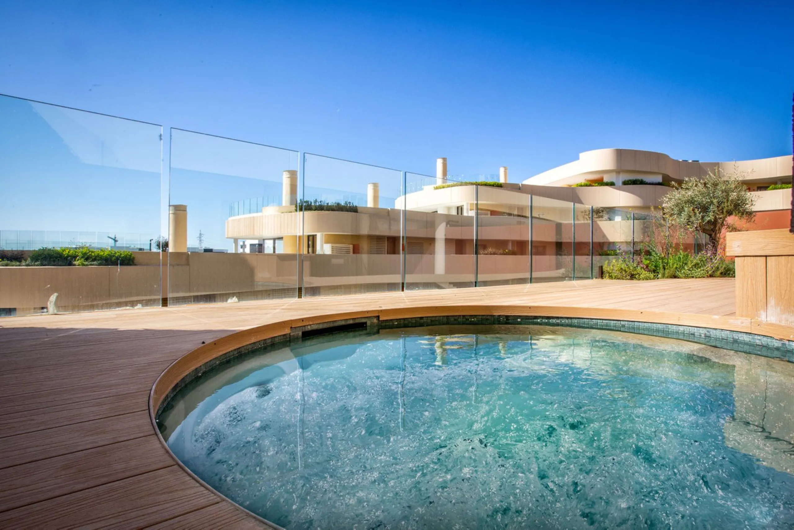 Apartment - Ground Floor Apartment в продаже в Fuengirola, Málaga. В доме 2 спален и 2 ванных комнат. Площадь дома 90 м². Площадь участка 63 м²