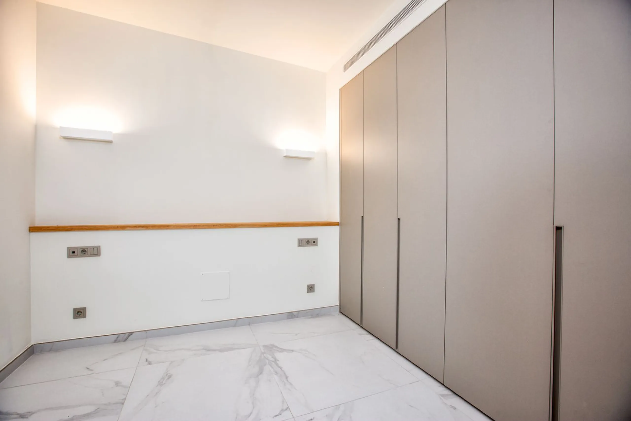 Apartment - Ground Floor Apartment в продаже в Fuengirola, Málaga. В доме 2 спален и 2 ванных комнат. Площадь дома 90 м². Площадь участка 63 м²