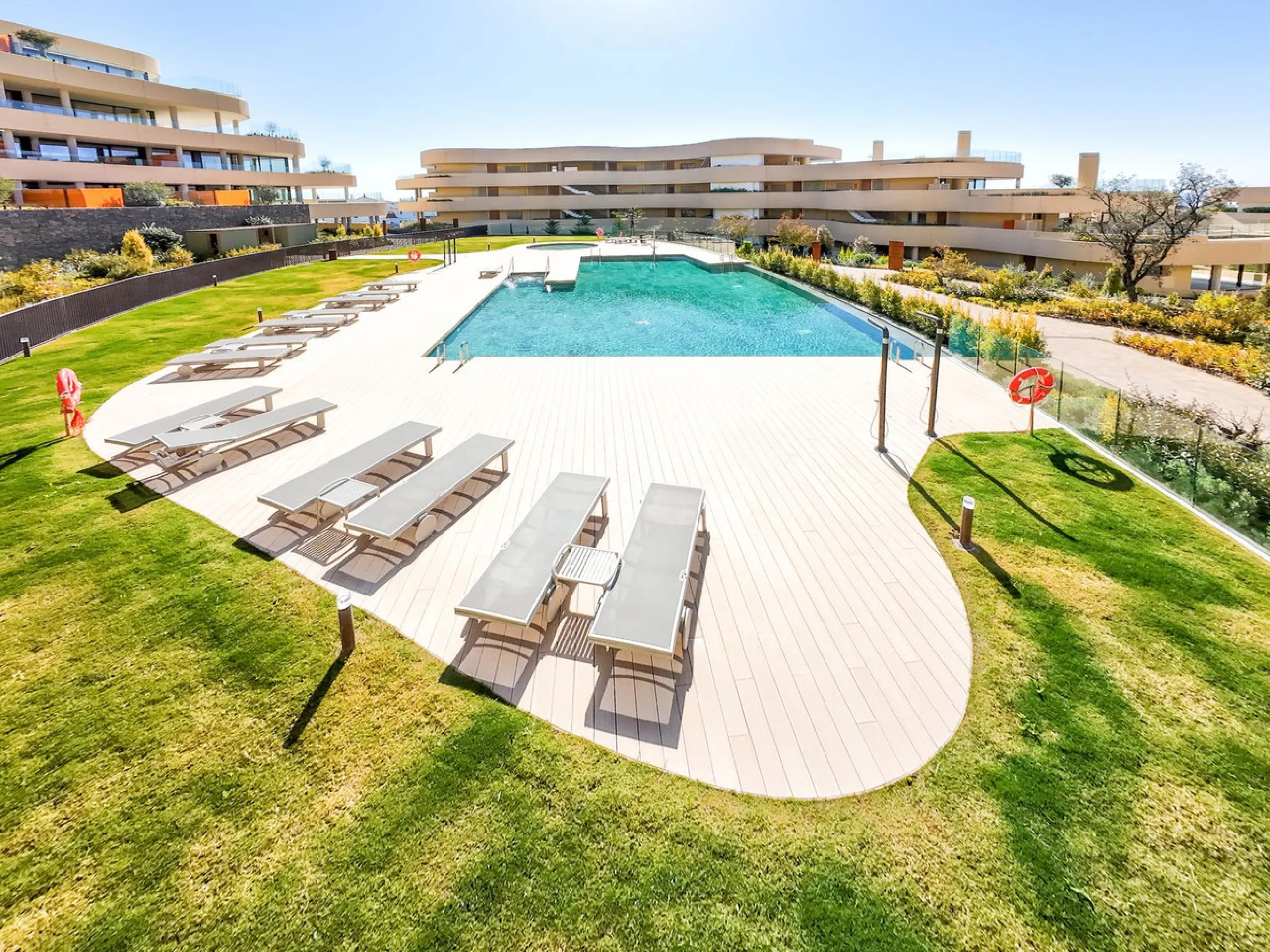 Apartment - Ground Floor Apartment в продаже в Fuengirola, Málaga. В доме 2 спален и 2 ванных комнат. Площадь дома 90 м². Площадь участка 63 м²