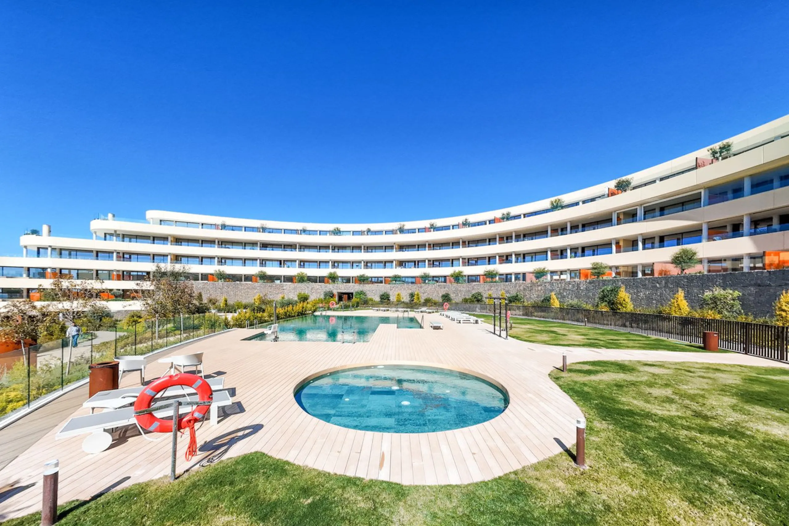 Apartment - Ground Floor Apartment в продаже в Fuengirola, Málaga. В доме 2 спален и 2 ванных комнат. Площадь дома 90 м². Площадь участка 63 м²