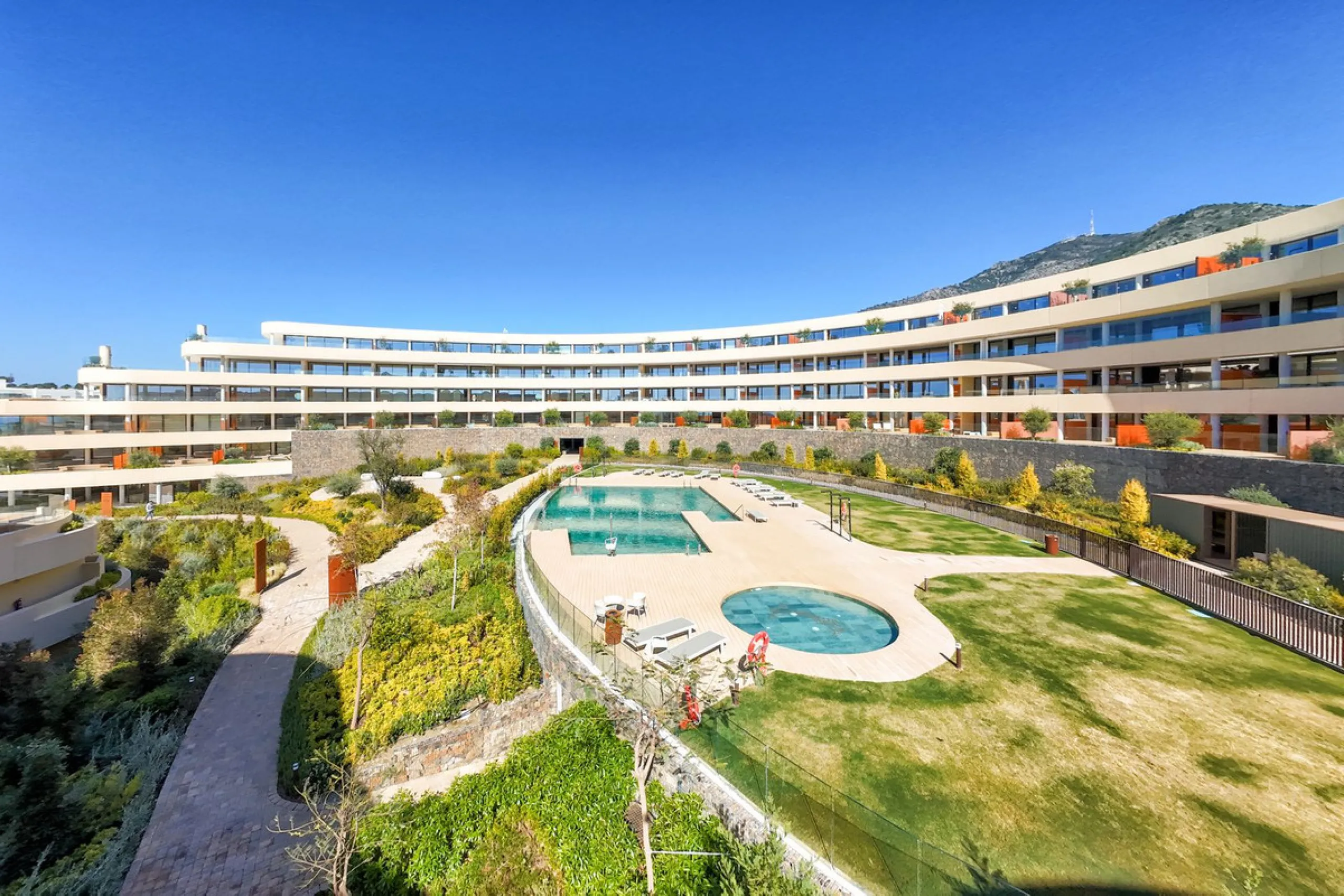 Apartment - Ground Floor Apartment в продаже в Fuengirola, Málaga. В доме 2 спален и 2 ванных комнат. Площадь дома 90 м². Площадь участка 63 м²