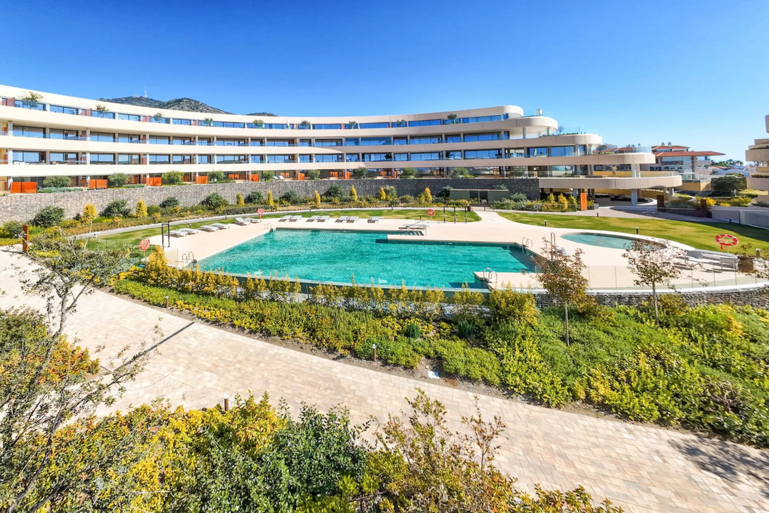 Apartment - Ground Floor Apartment в продаже в Fuengirola, Málaga. В доме 2 спален и 2 ванных комнат. Площадь дома 90 м². Площадь участка 63 м²