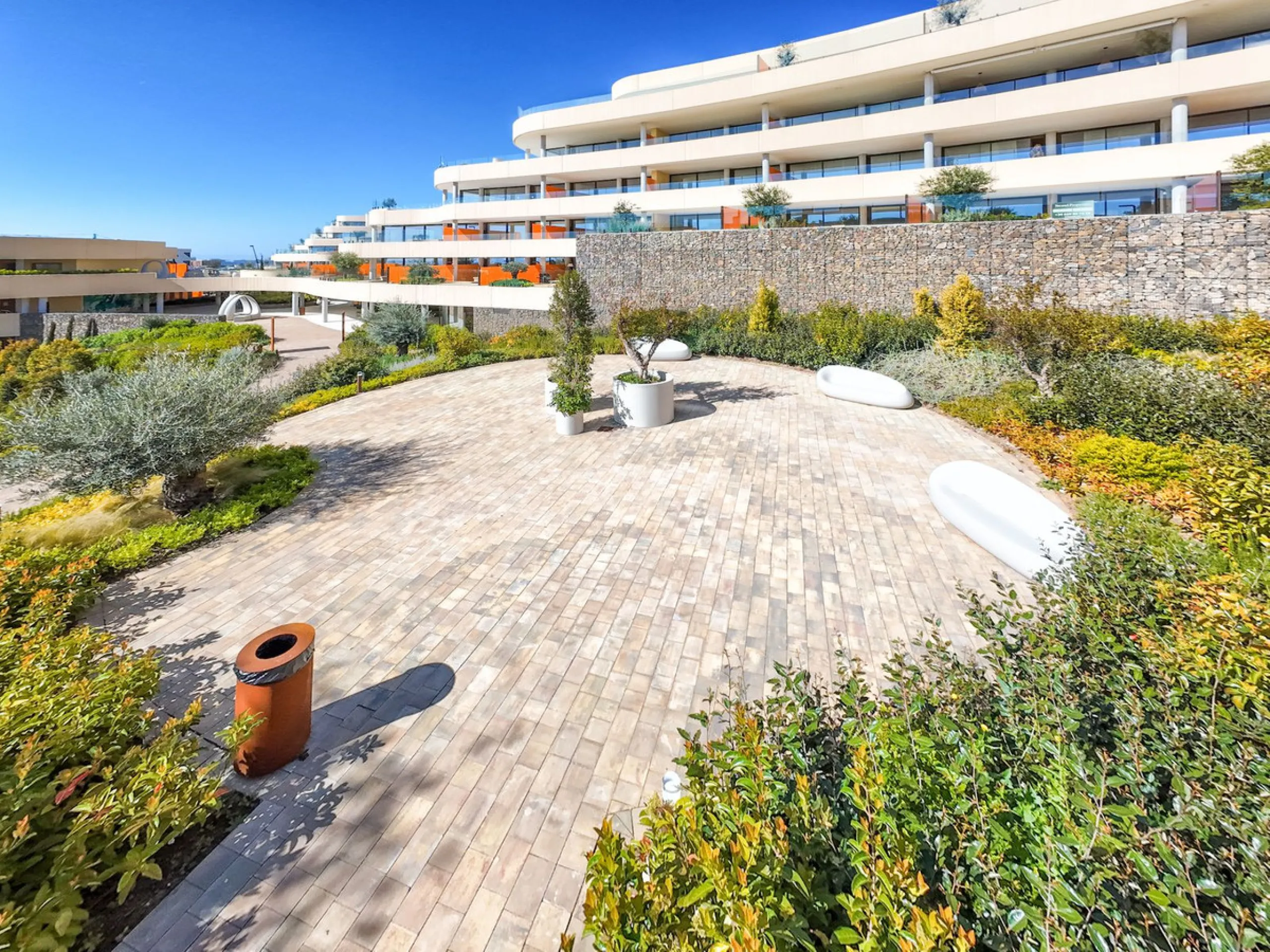 Apartment - Ground Floor Apartment в продаже в Fuengirola, Málaga. В доме 2 спален и 2 ванных комнат. Площадь дома 90 м². Площадь участка 63 м²