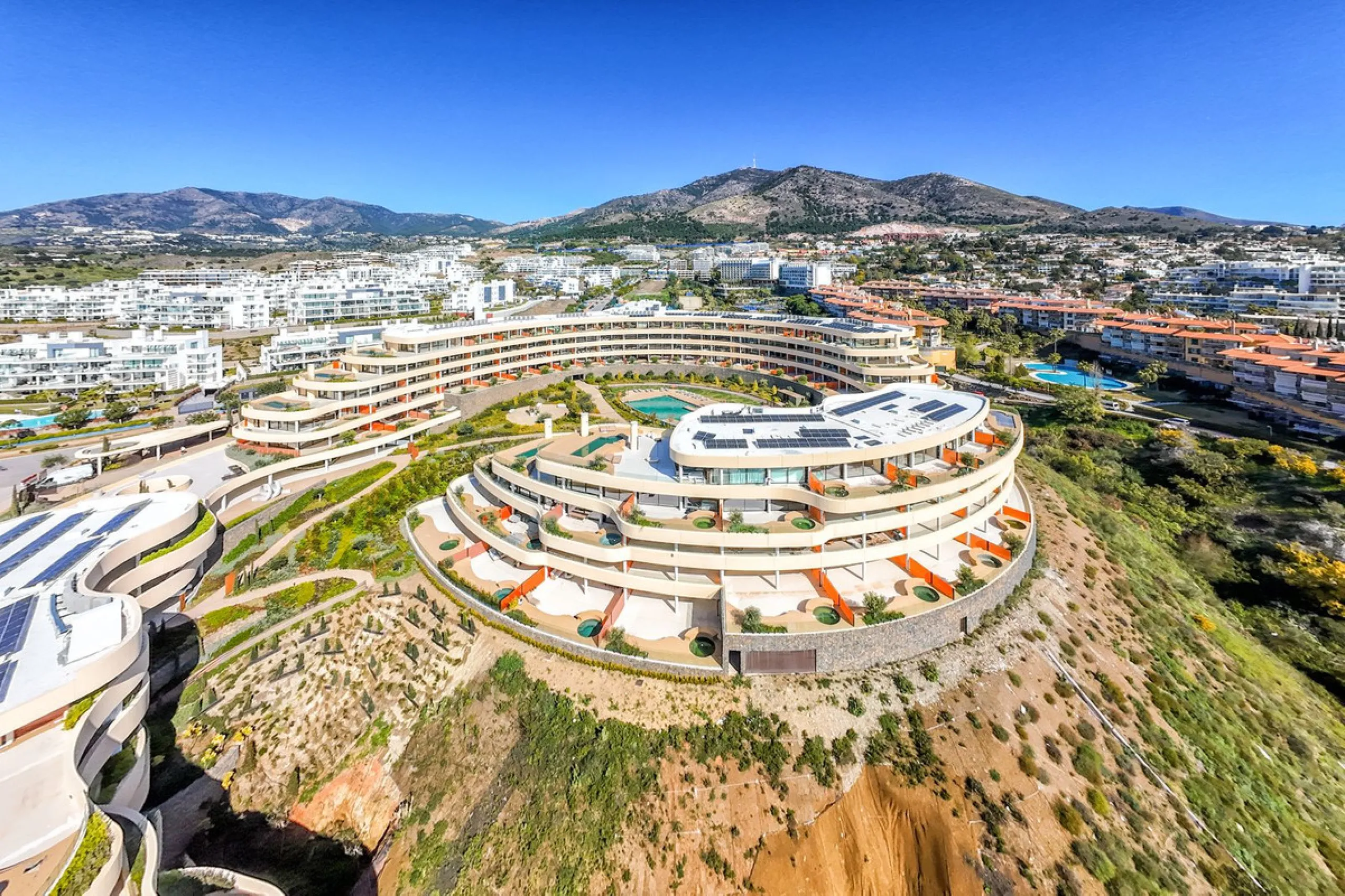 Apartment - Ground Floor Apartment в продаже в Fuengirola, Málaga. В доме 2 спален и 2 ванных комнат. Площадь дома 90 м². Площадь участка 63 м²