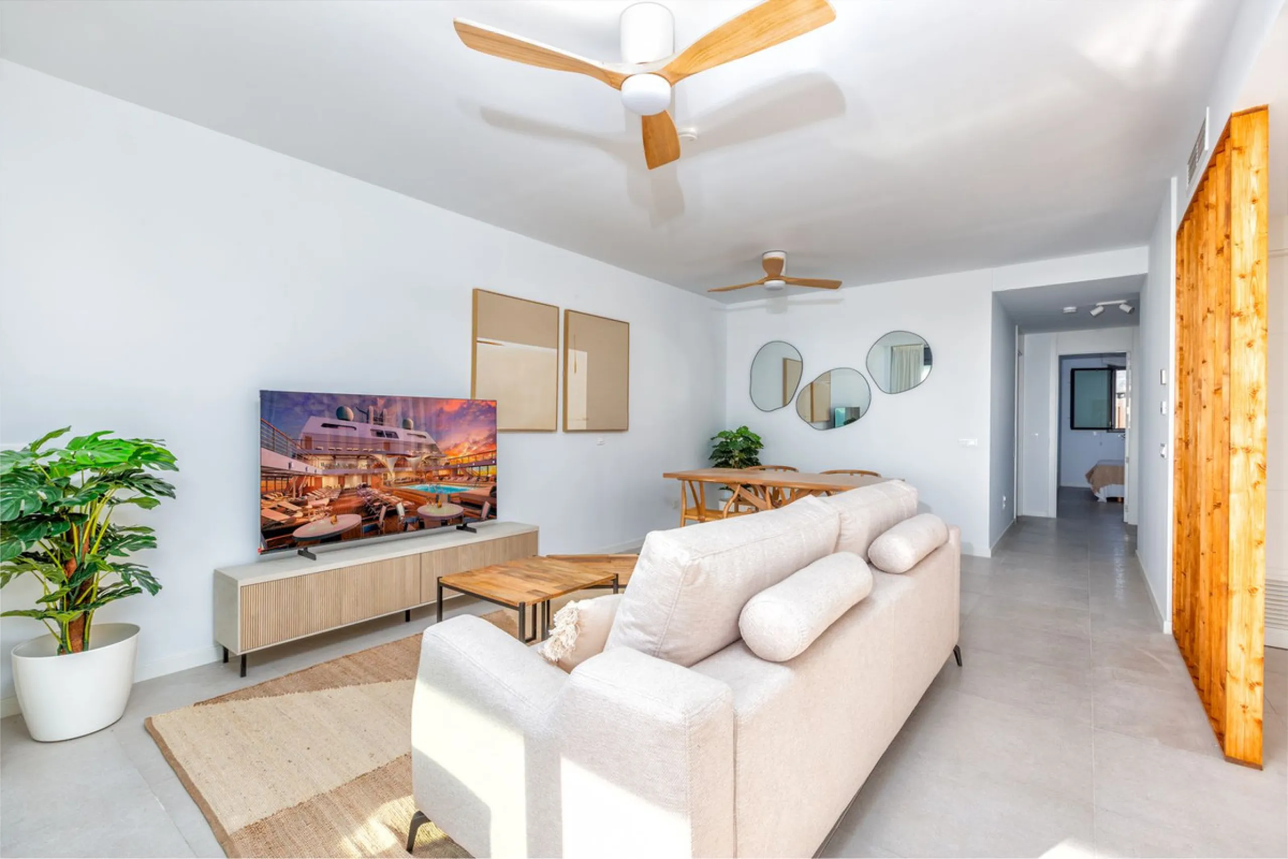 Apartment - Middle Floor Apartment в продаже в Torremolinos, Málaga. В доме 2 спален и 2 ванных комнат. Площадь дома 110 м²