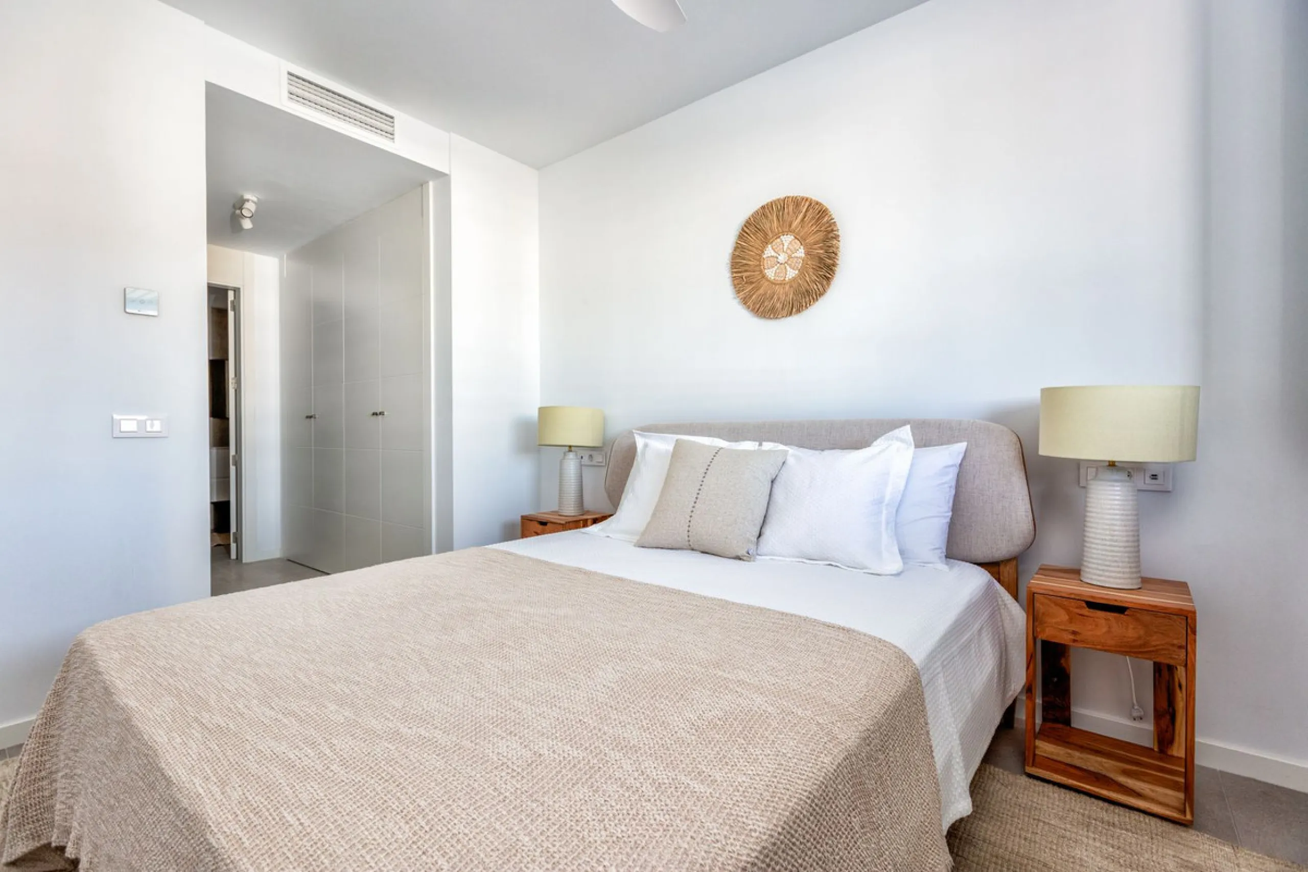 Apartment - Middle Floor Apartment в продаже в Torremolinos, Málaga. В доме 2 спален и 2 ванных комнат. Площадь дома 110 м²