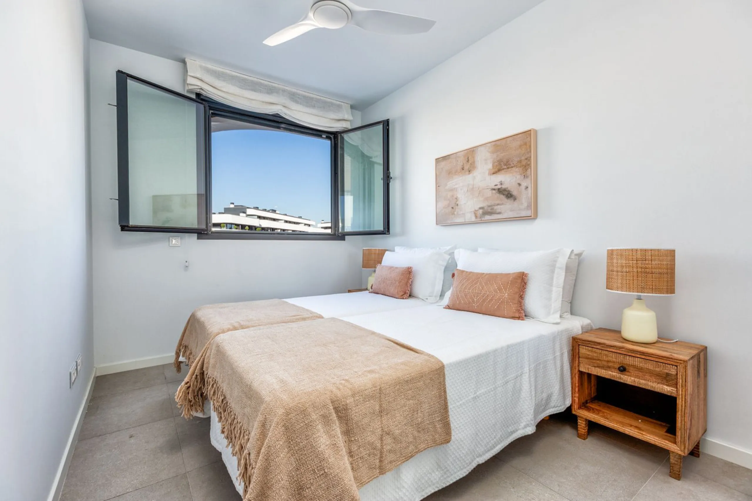 Apartment - Middle Floor Apartment в продаже в Torremolinos, Málaga. В доме 2 спален и 2 ванных комнат. Площадь дома 110 м²