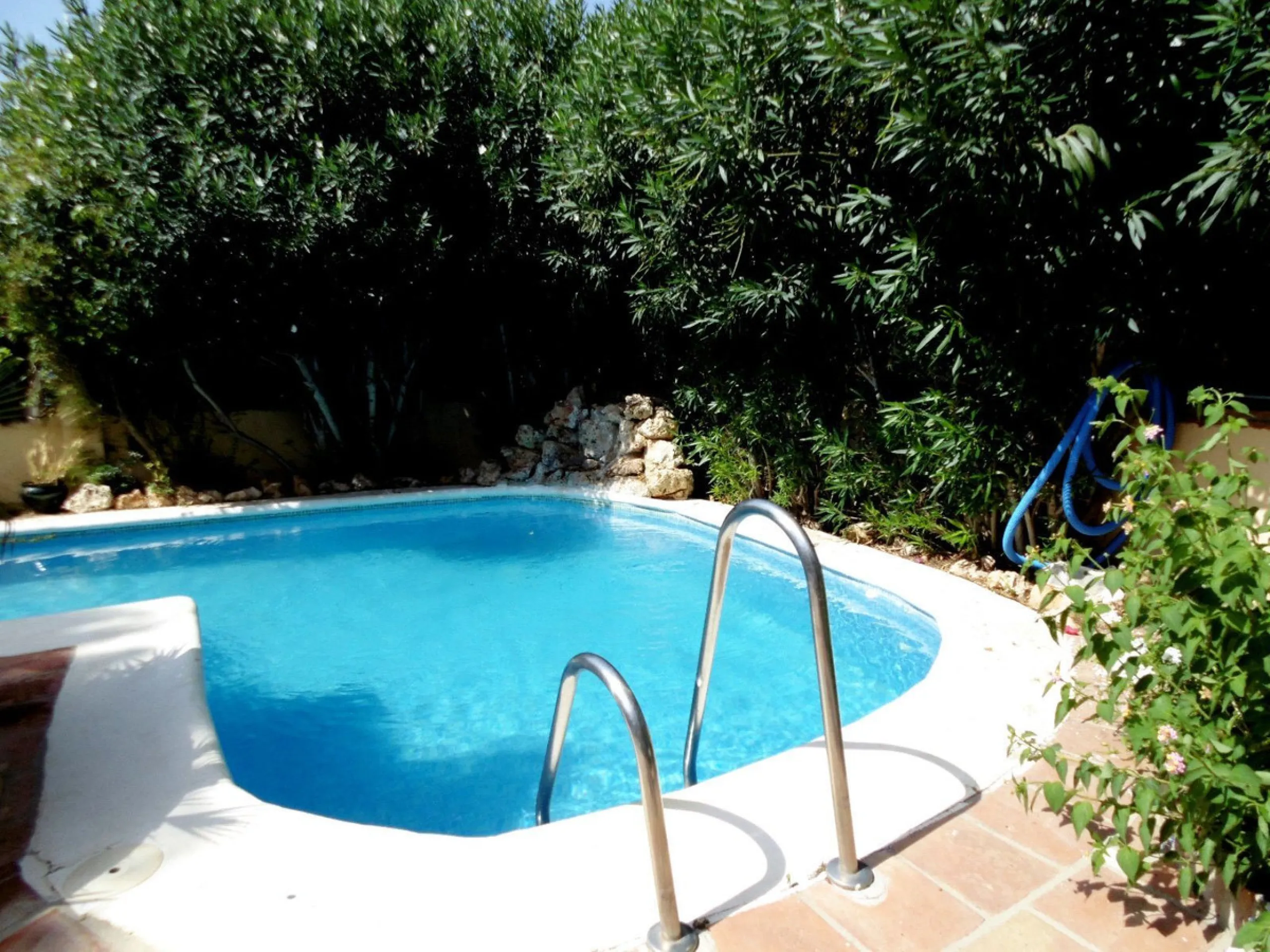 Semi-detached villa with great potential in La Sierrezuela Urbanization, Fuengirola
