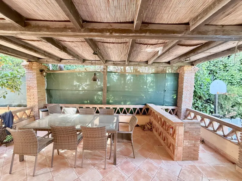 Semi-detached villa with great potential in La Sierrezuela Urbanization, Fuengirola