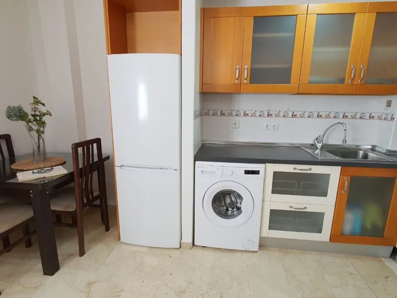Third line beach cozy apartment in a quite and private street in the centre of Fuengirola. It is a very tranquil street as only residents can go in as you have to register your plate number in the townhall. The property has a modern open plan layout and o