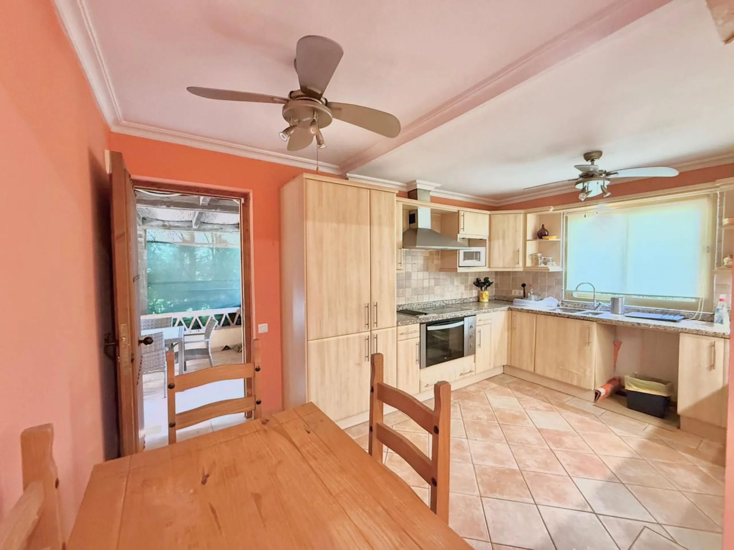 Semi-detached villa with great potential in La Sierrezuela Urbanization, Fuengirola