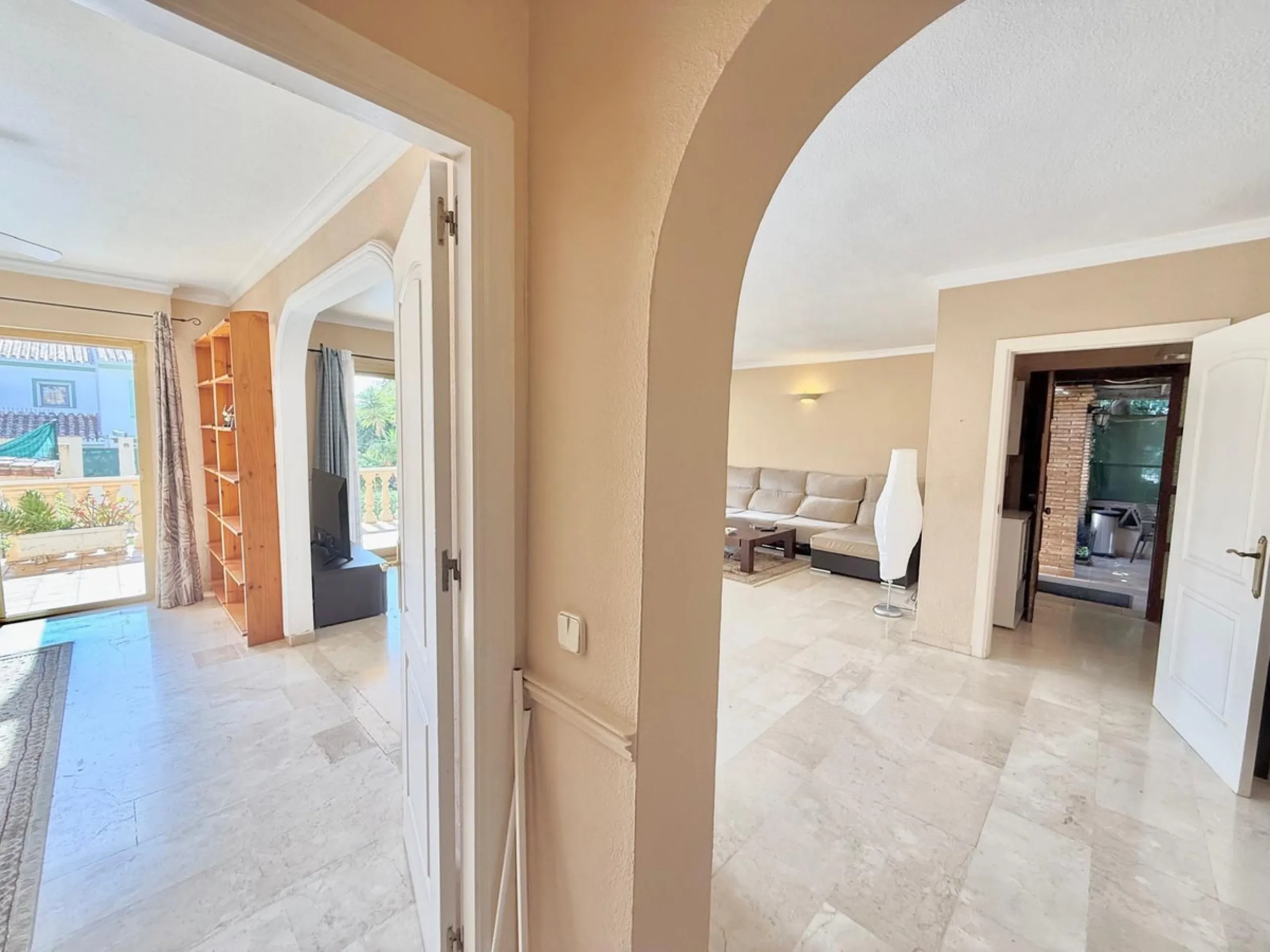 Semi-detached villa with great potential in La Sierrezuela Urbanization, Fuengirola