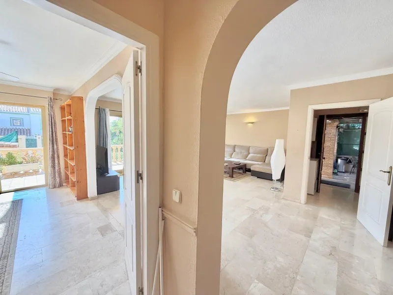 Semi-detached villa with great potential in La Sierrezuela Urbanization, Fuengirola