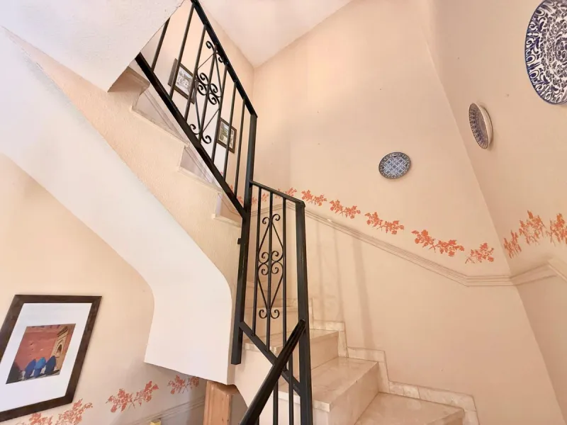 Semi-detached villa with great potential in La Sierrezuela Urbanization, Fuengirola