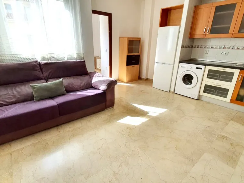 Third line beach cozy apartment in a quite and private street in the centre of Fuengirola. It is a very tranquil street as only residents can go in as you have to register your plate number in the townhall. The property has a modern open plan layout and o