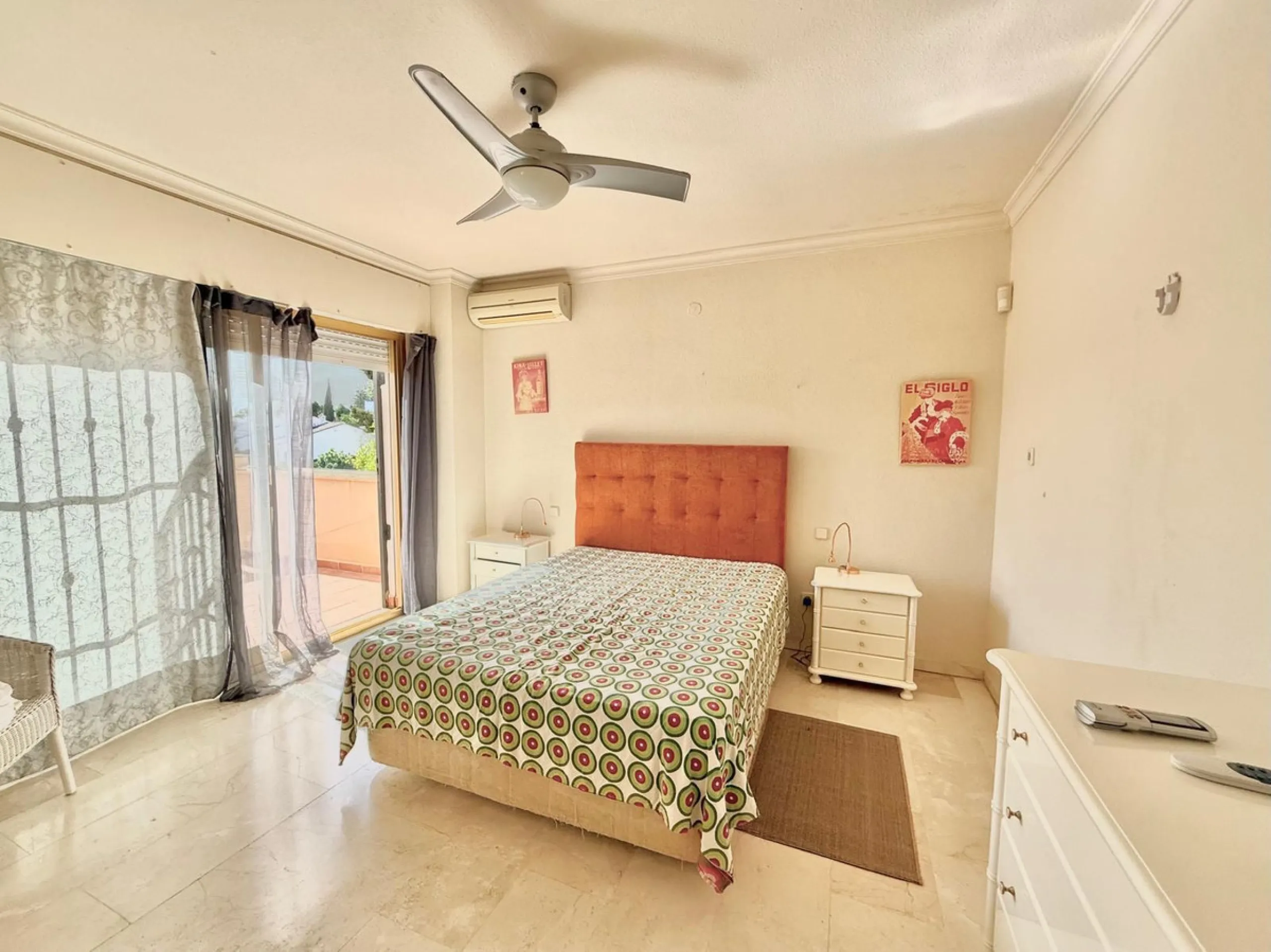 Semi-detached villa with great potential in La Sierrezuela Urbanization, Fuengirola