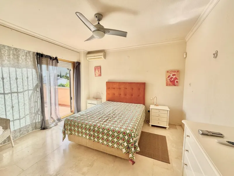 Semi-detached villa with great potential in La Sierrezuela Urbanization, Fuengirola