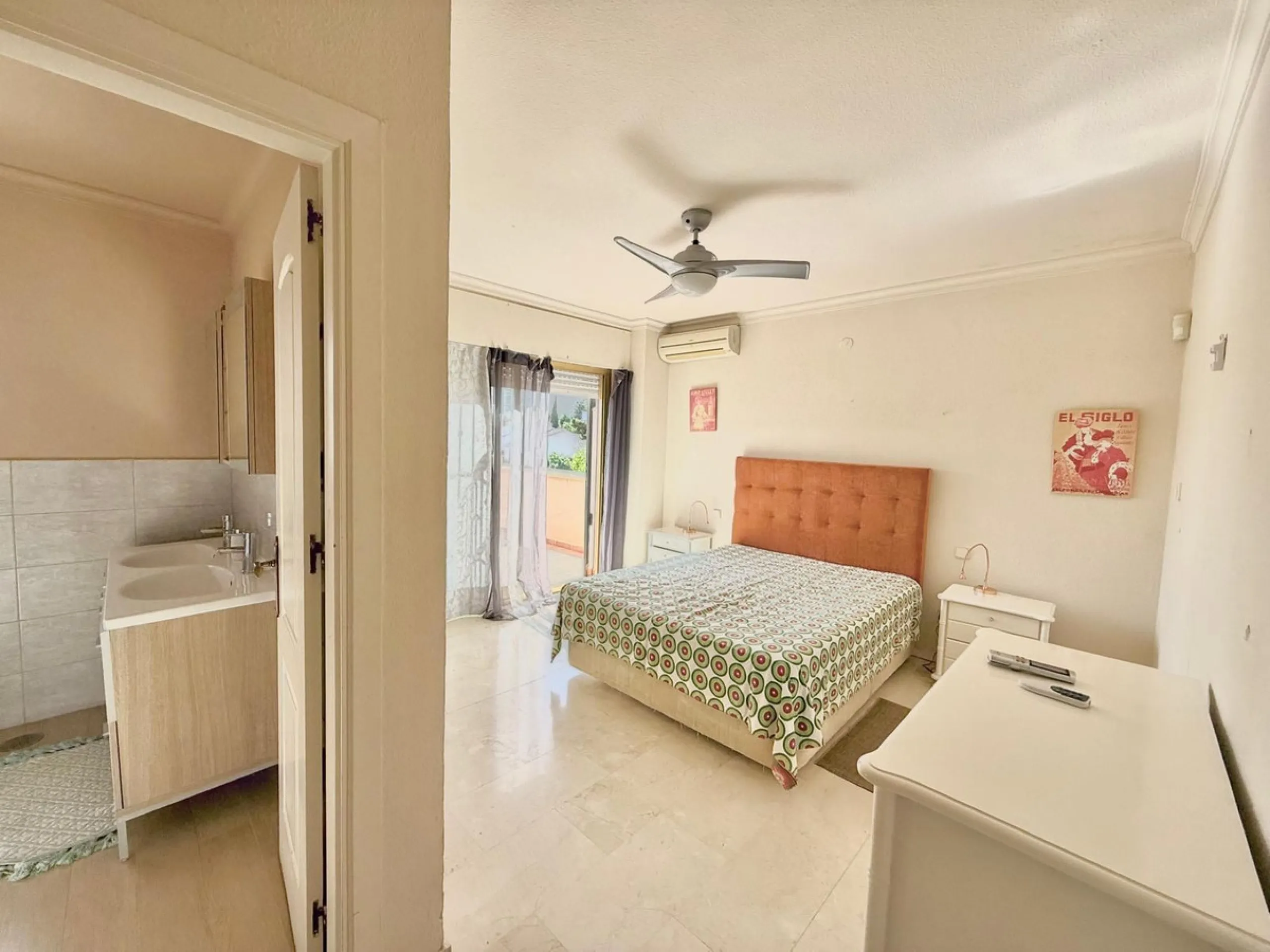 Semi-detached villa with great potential in La Sierrezuela Urbanization, Fuengirola