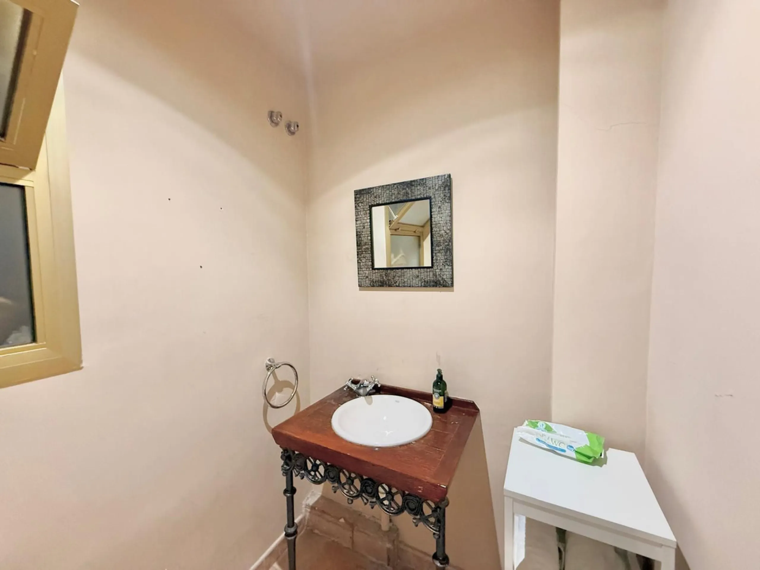 Semi-detached villa with great potential in La Sierrezuela Urbanization, Fuengirola