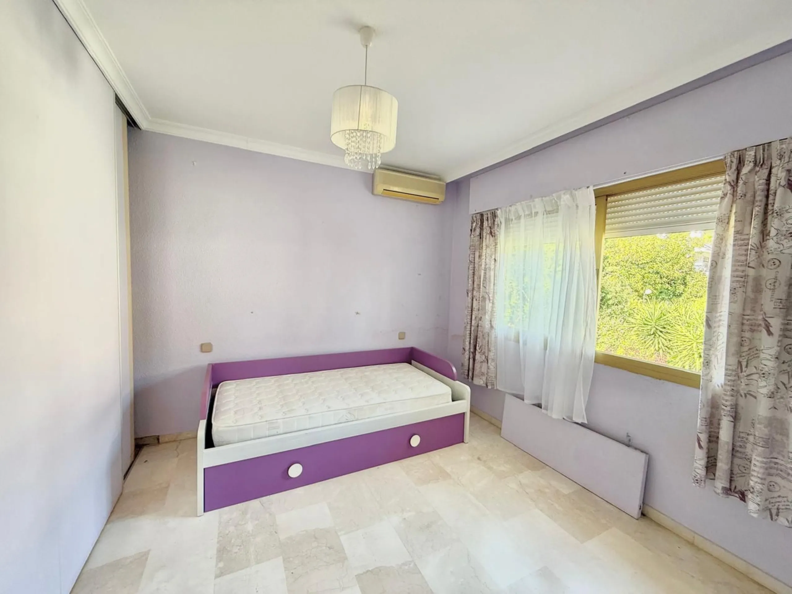 Semi-detached villa with great potential in La Sierrezuela Urbanization, Fuengirola