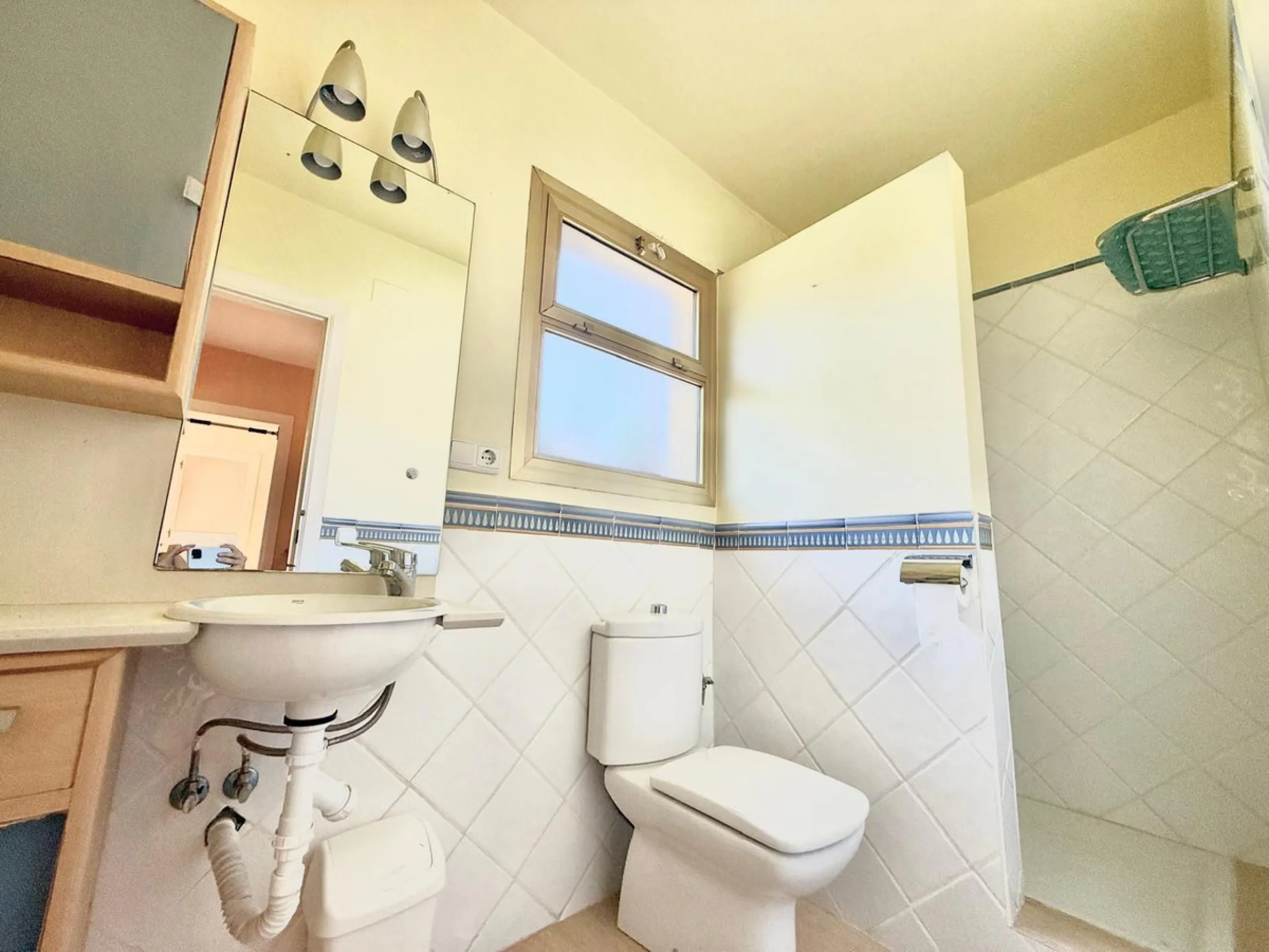 Semi-detached villa with great potential in La Sierrezuela Urbanization, Fuengirola
