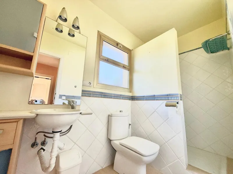 Semi-detached villa with great potential in La Sierrezuela Urbanization, Fuengirola
