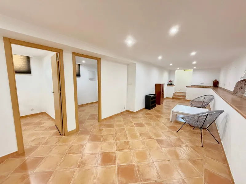 Semi-detached villa with great potential in La Sierrezuela Urbanization, Fuengirola