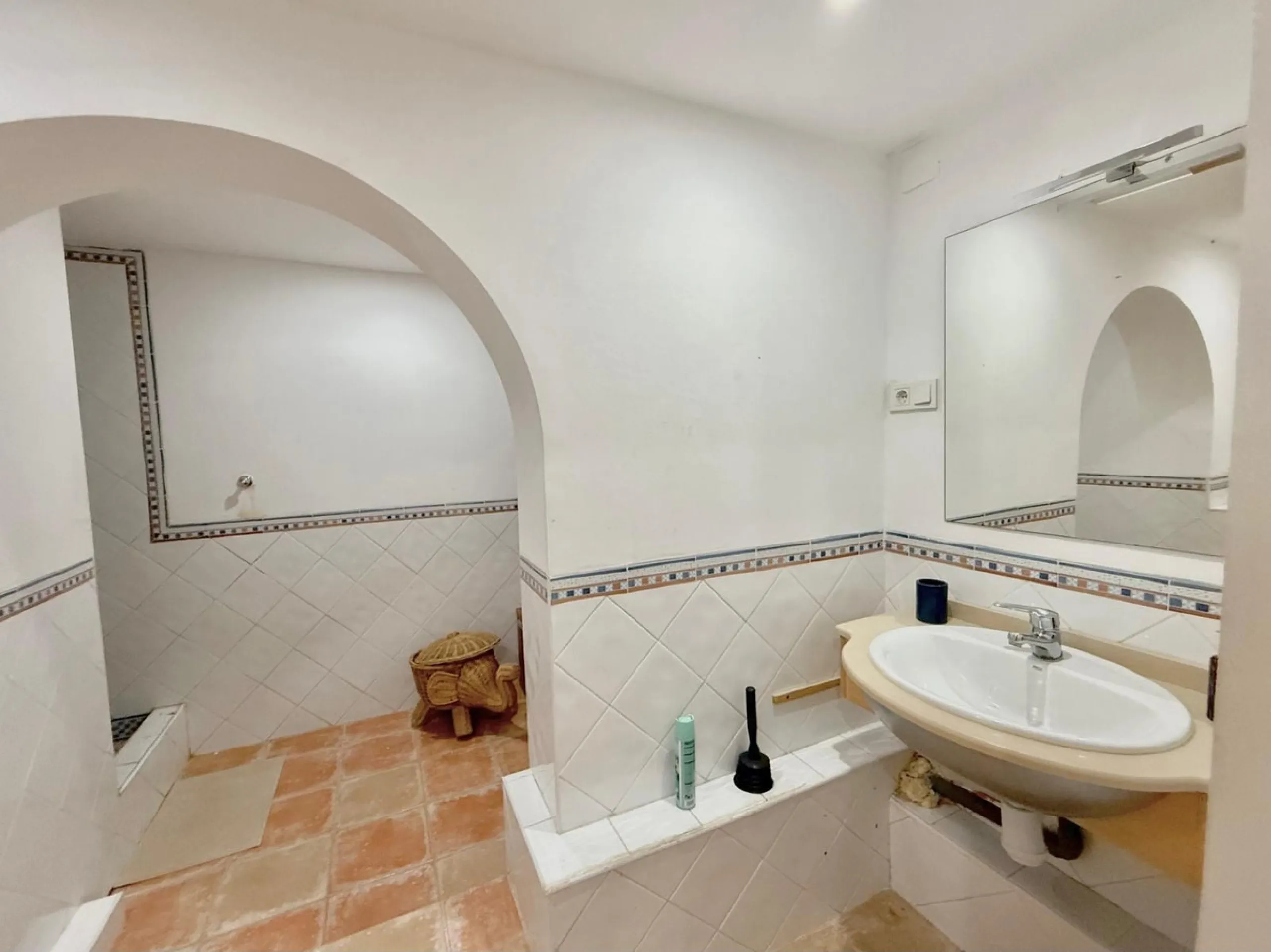 Semi-detached villa with great potential in La Sierrezuela Urbanization, Fuengirola