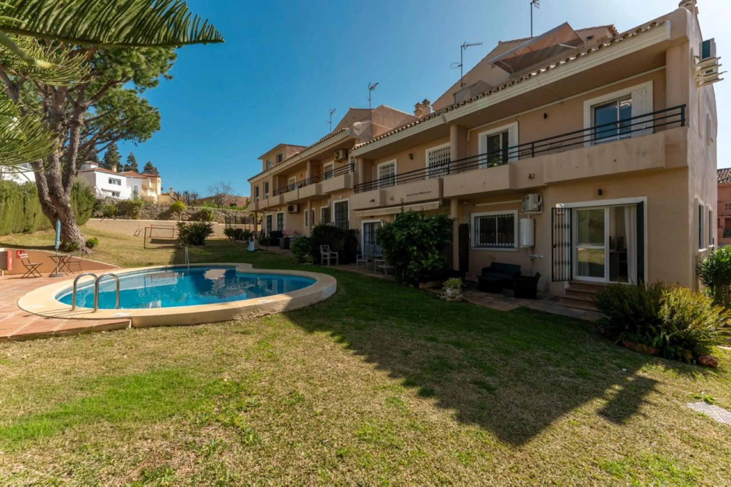 Fabulous location, fabulous house, fabulous views!!!  This semi detached newly refurbished property is located   in Artola Alta, Marbella...just a short walk into the pretty marina of Cabopino, with its luxury yachts, bars, restaurants and famous sandy be