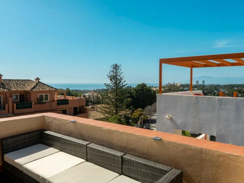Fabulous location, fabulous house, fabulous views!!!  This semi detached newly refurbished property is located   in Artola Alta, Marbella...just a short walk into the pretty marina of Cabopino, with its luxury yachts, bars, restaurants and famous sandy be