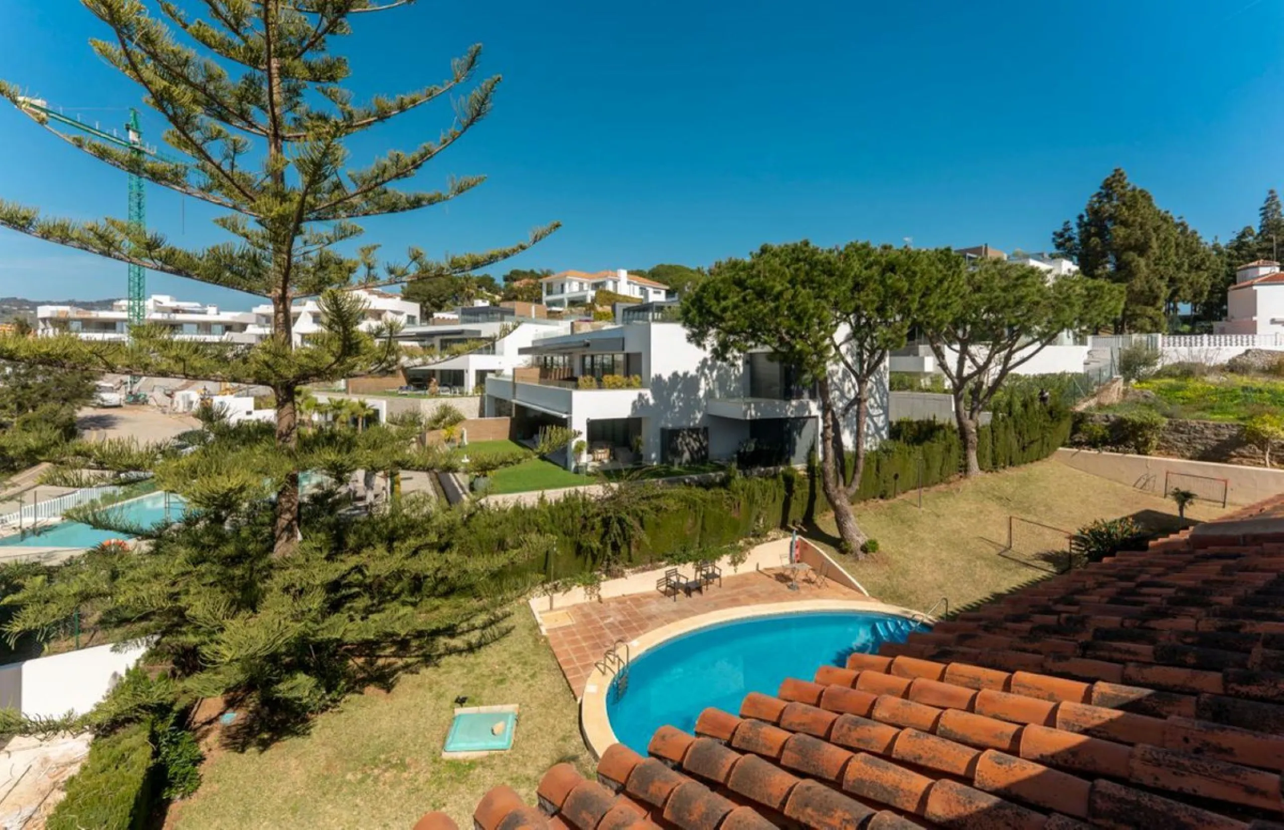 Fabulous location, fabulous house, fabulous views!!!  This semi detached newly refurbished property is located   in Artola Alta, Marbella...just a short walk into the pretty marina of Cabopino, with its luxury yachts, bars, restaurants and famous sandy be
