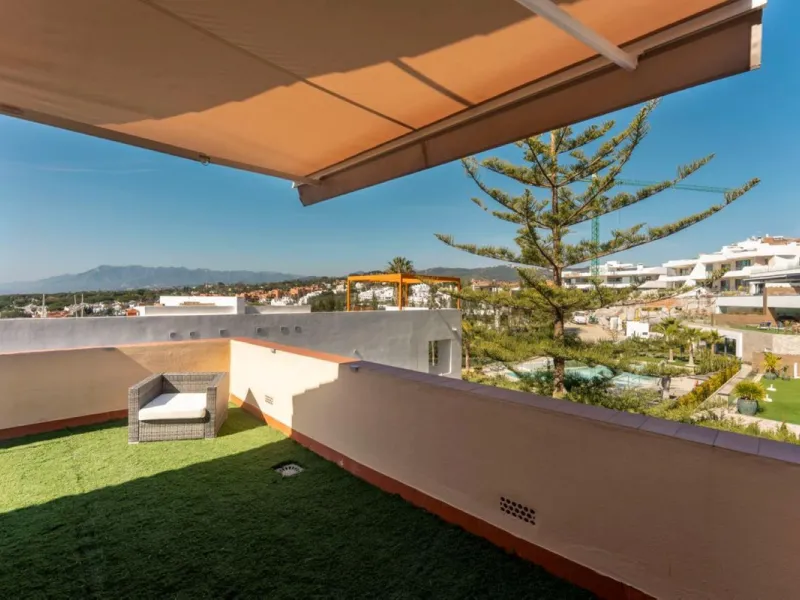 Fabulous location, fabulous house, fabulous views!!!  This semi detached newly refurbished property is located   in Artola Alta, Marbella...just a short walk into the pretty marina of Cabopino, with its luxury yachts, bars, restaurants and famous sandy be