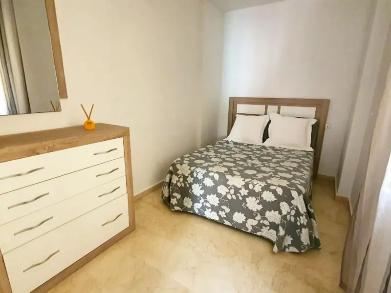 Third line beach cozy apartment in a quite and private street in the centre of Fuengirola. It is a very tranquil street as only residents can go in as you have to register your plate number in the townhall. The property has a modern open plan layout and o