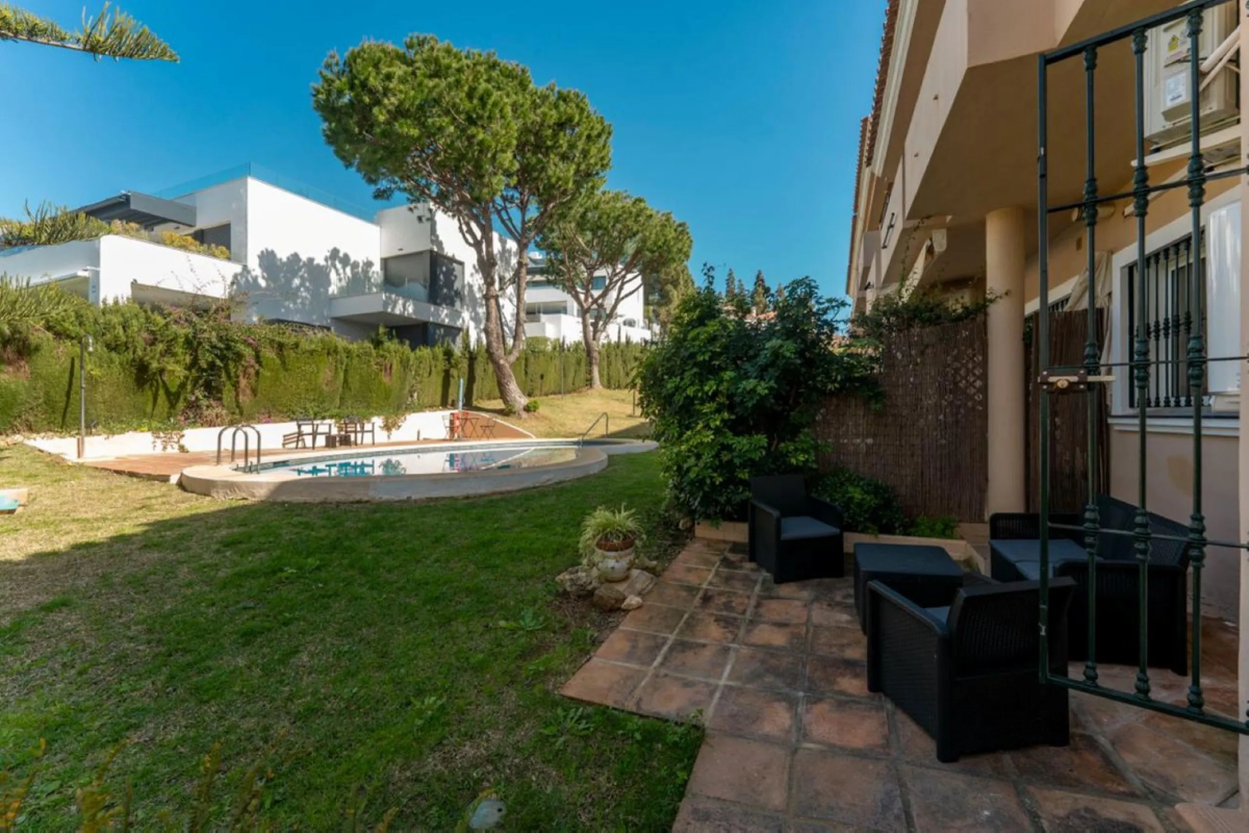 Fabulous location, fabulous house, fabulous views!!!  This semi detached newly refurbished property is located   in Artola Alta, Marbella...just a short walk into the pretty marina of Cabopino, with its luxury yachts, bars, restaurants and famous sandy be