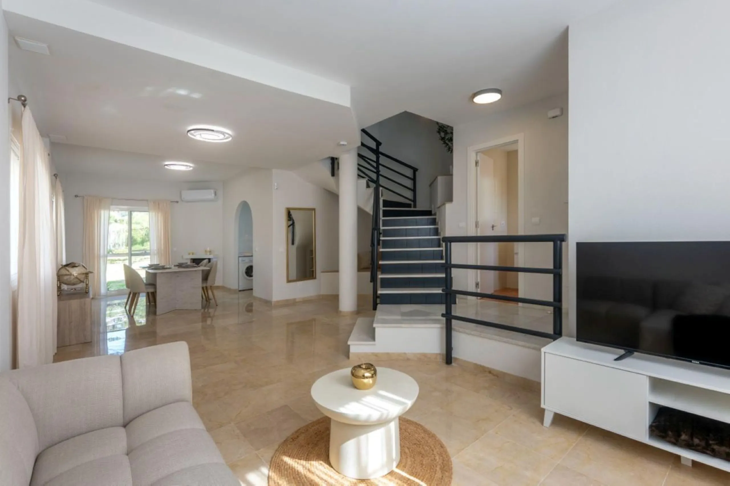 Fabulous location, fabulous house, fabulous views!!!  This semi detached newly refurbished property is located   in Artola Alta, Marbella...just a short walk into the pretty marina of Cabopino, with its luxury yachts, bars, restaurants and famous sandy be