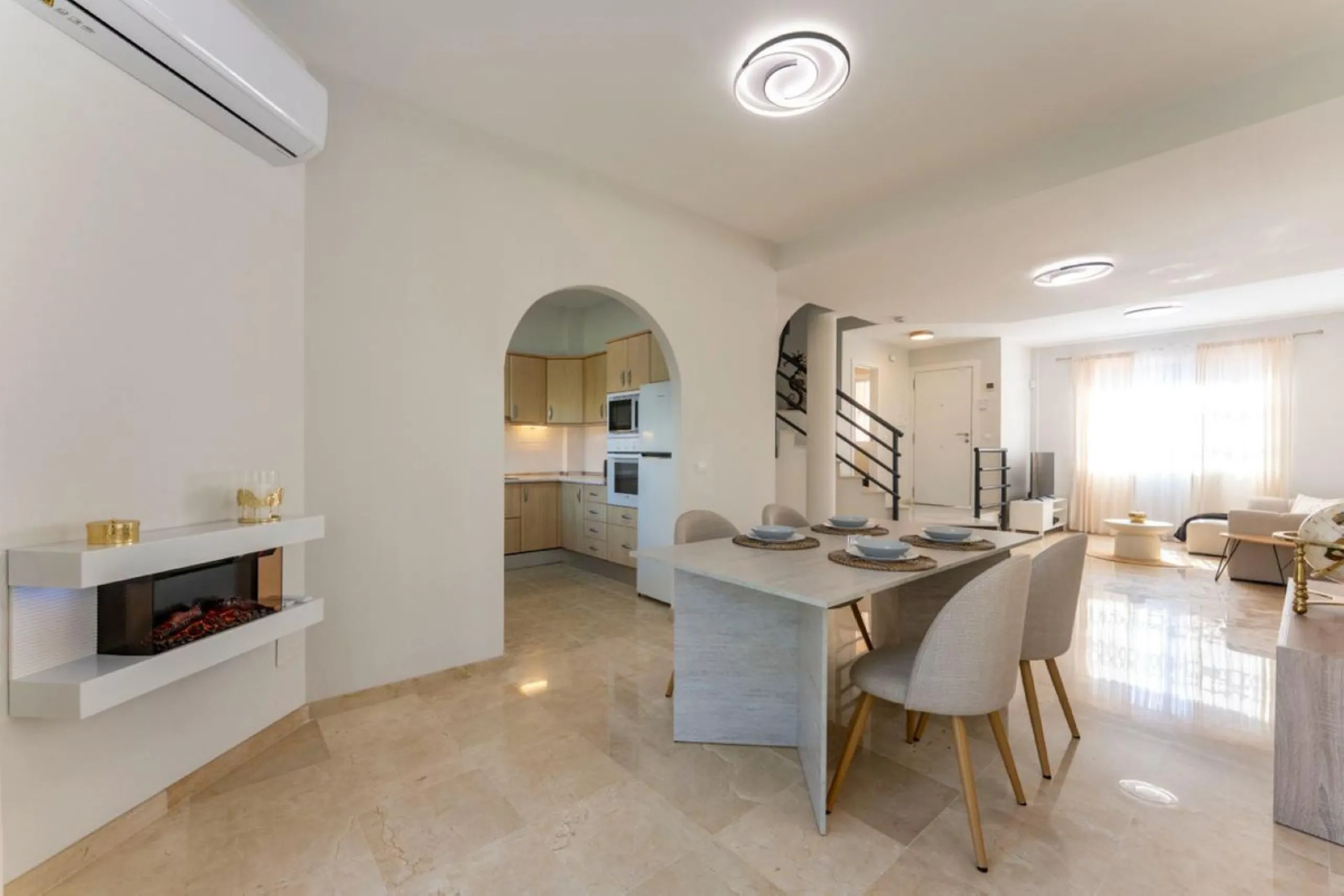 Fabulous location, fabulous house, fabulous views!!!  This semi detached newly refurbished property is located   in Artola Alta, Marbella...just a short walk into the pretty marina of Cabopino, with its luxury yachts, bars, restaurants and famous sandy be