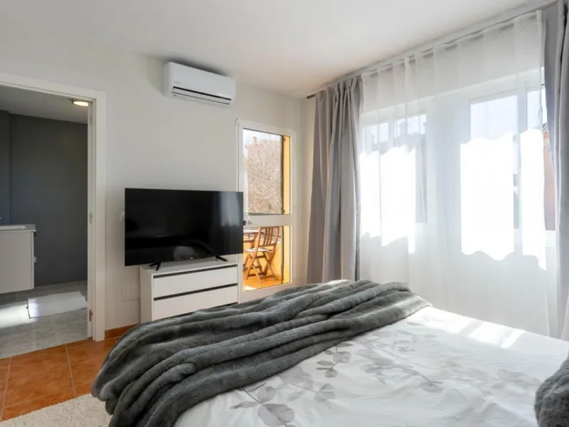 Fabulous location, fabulous house, fabulous views!!!  This semi detached newly refurbished property is located   in Artola Alta, Marbella...just a short walk into the pretty marina of Cabopino, with its luxury yachts, bars, restaurants and famous sandy be