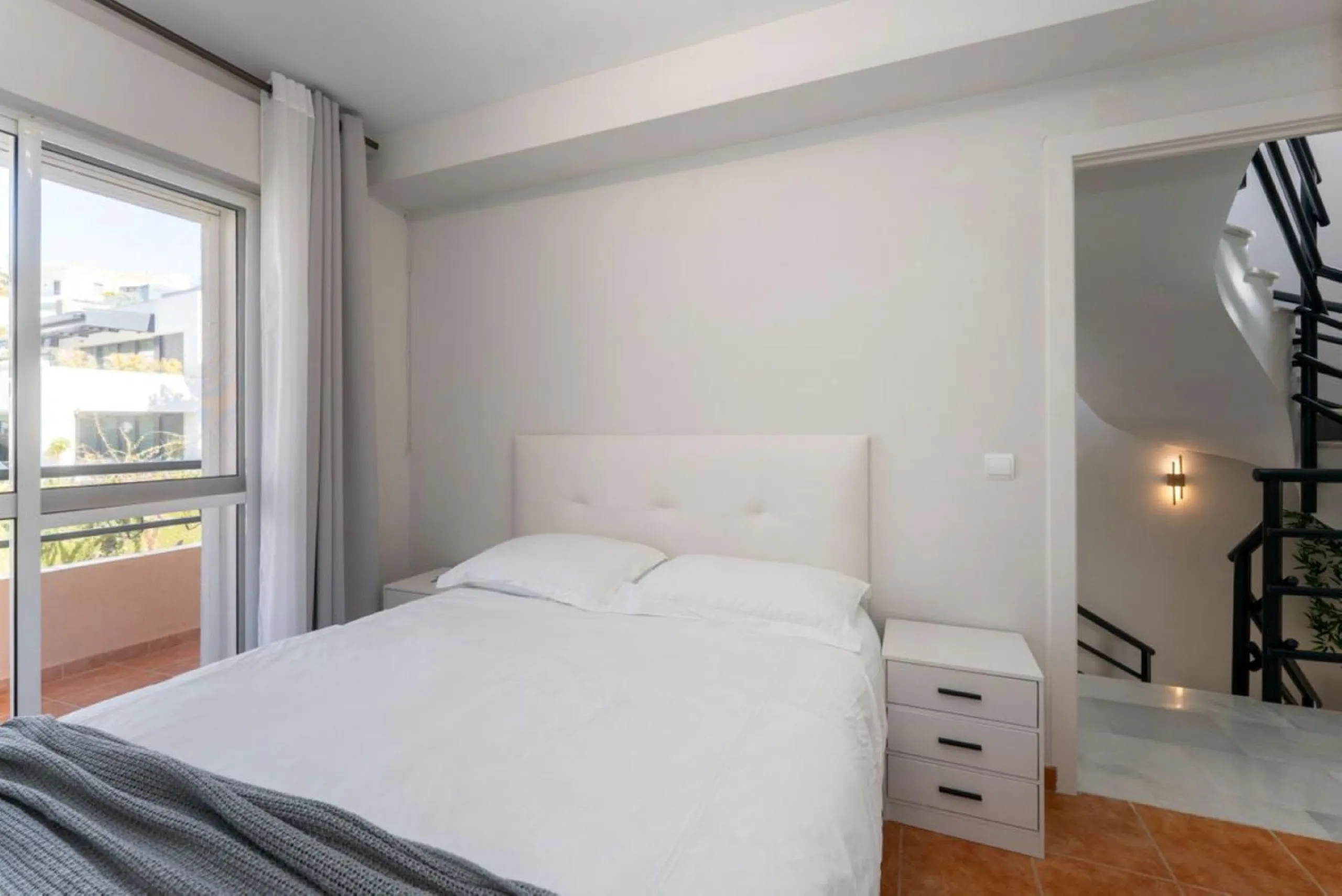 Fabulous location, fabulous house, fabulous views!!!  This semi detached newly refurbished property is located   in Artola Alta, Marbella...just a short walk into the pretty marina of Cabopino, with its luxury yachts, bars, restaurants and famous sandy be