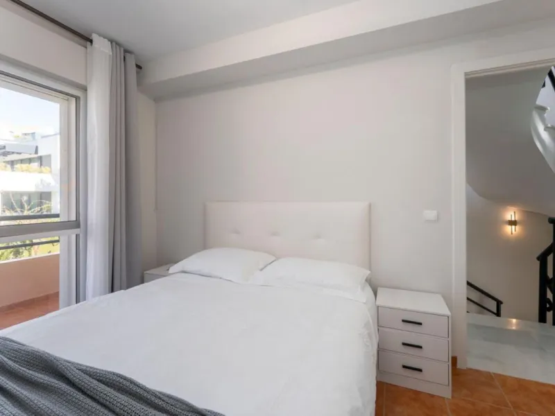 Fabulous location, fabulous house, fabulous views!!!  This semi detached newly refurbished property is located   in Artola Alta, Marbella...just a short walk into the pretty marina of Cabopino, with its luxury yachts, bars, restaurants and famous sandy be